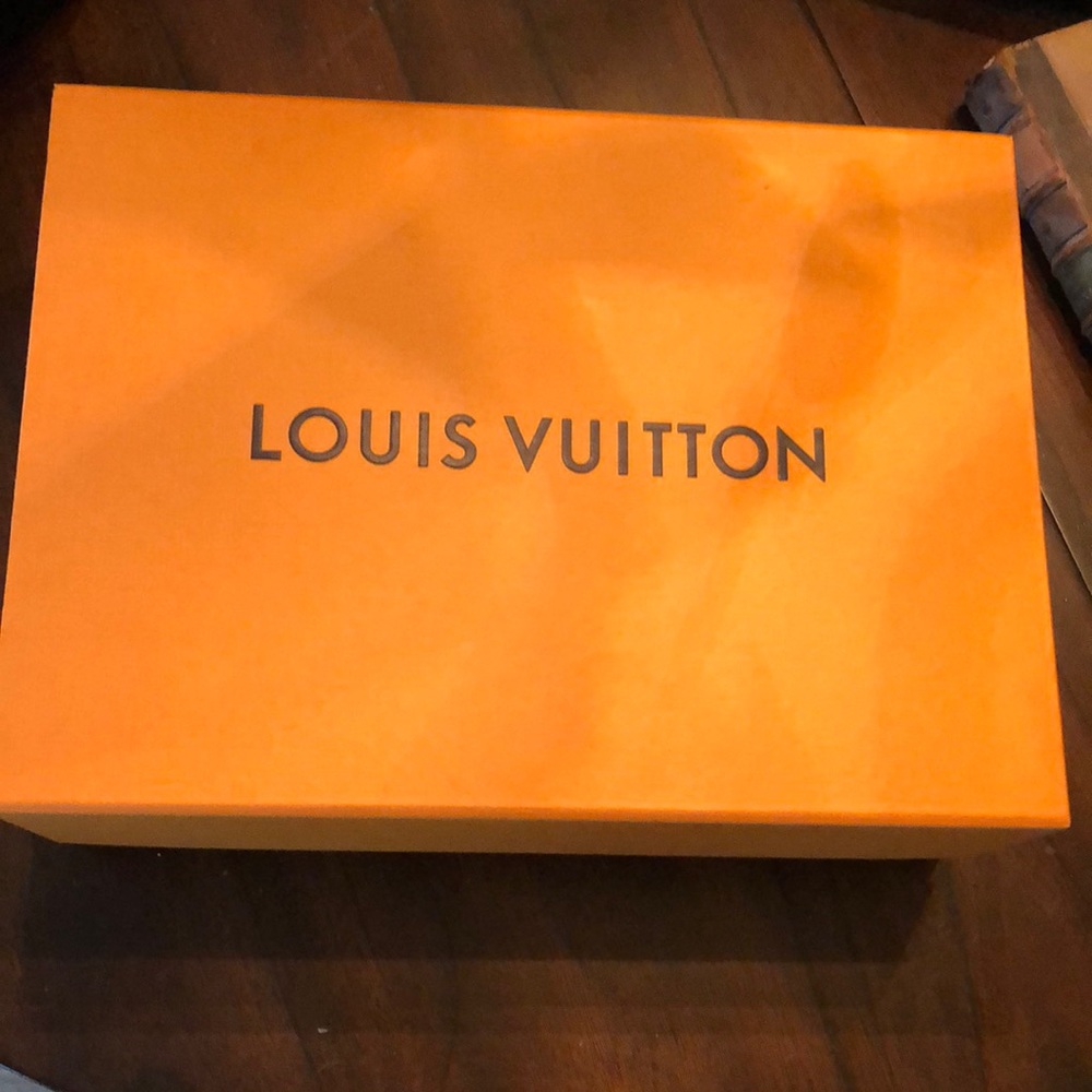 🧡 Louis Vuitton Gift Box - Foldover Classic Textured and Logo stamped Storage